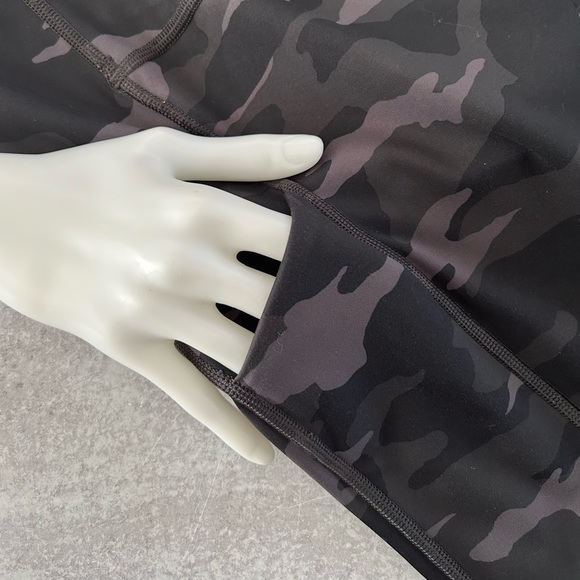 Athleta Ultimate Camo 7/8 Tight Gym Run Studio Training Stash Pocket Legging XS - Picture 7 of 10